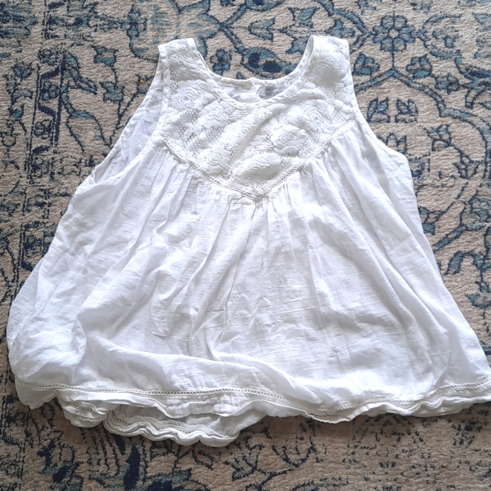 White crochet boho sleeveless blouse